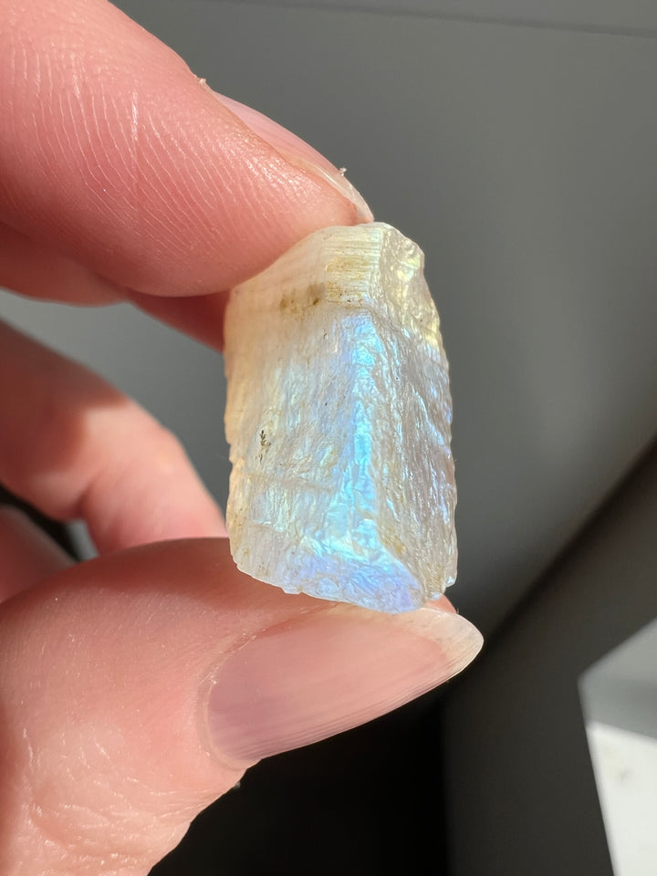 Raw Moonstone (8) | 7.4g