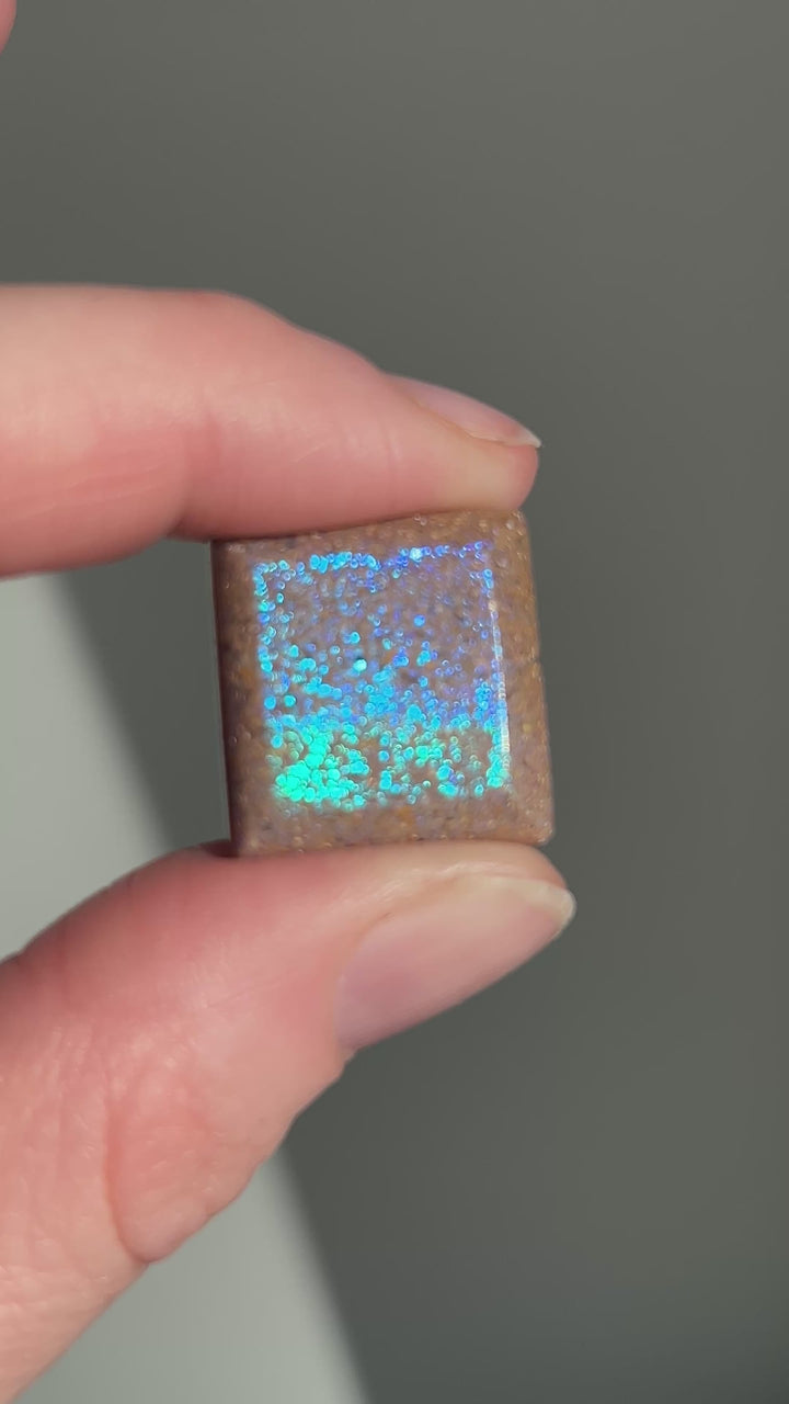 Louisiana Opal Cab | 21 carats