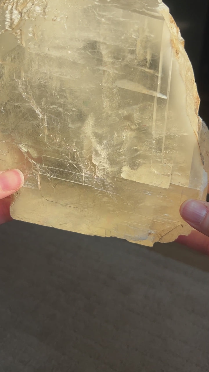 8.10lb Optical Calcite Big bubble Enhydro!!